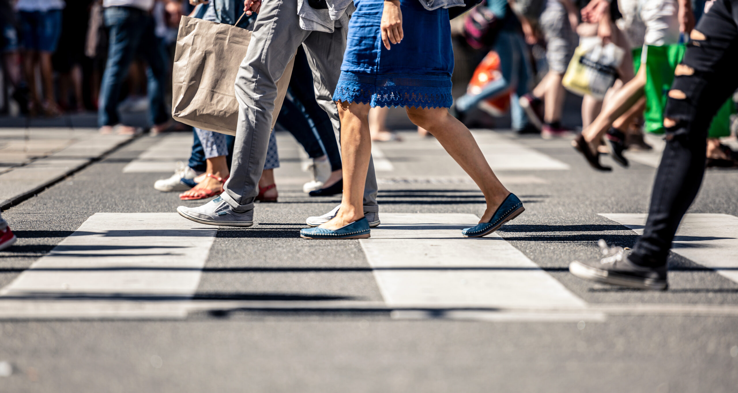 Many people walking in the city center in Vienna